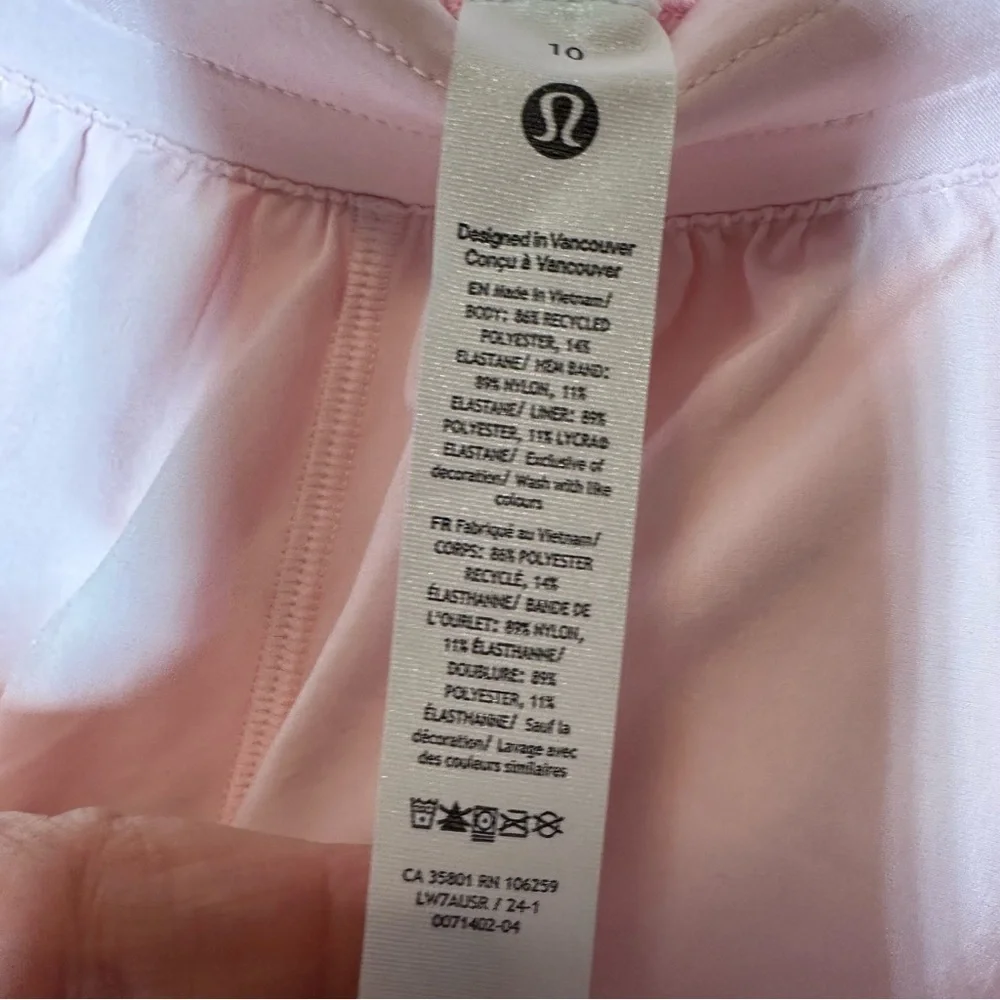 NEW Lululemon Women’s Hotty Hot Shorts 2.5 LR Strawberry Milkshake Sz 10 Running